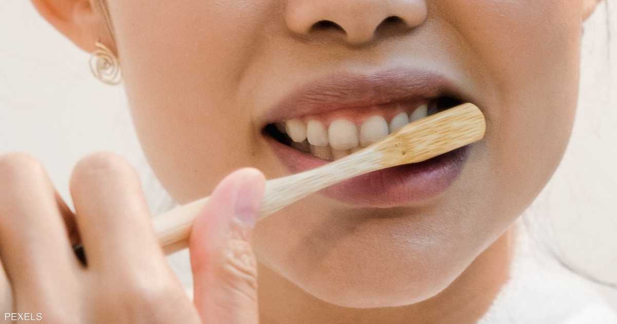 غالبية الناس ينظفون أسنانهم خطأ.. إليك الطريقة الصحيحة
