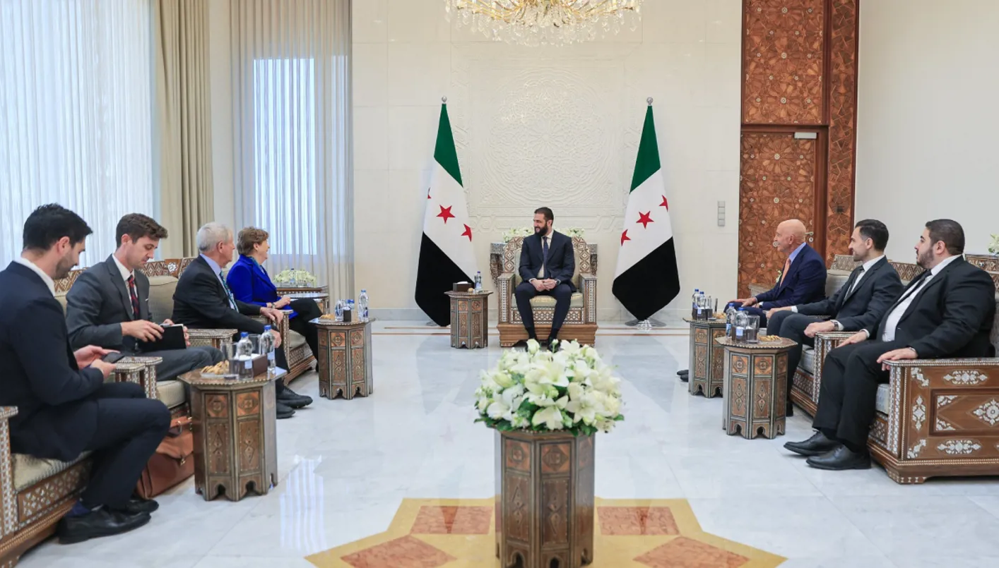 الشرع يستقبل وفداً أميركياً يرأسه برّاك… بحث الأوضاع في سوريا والمنطقة