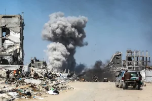 اكتشاف رفات ضحايا مجزرة كرم الزيتون في حمص تحت أنقاض منزل مدمر