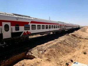 مصر: حادث "قطار مطروح" يعيد الجدل بشأن "عوامل الأمان"