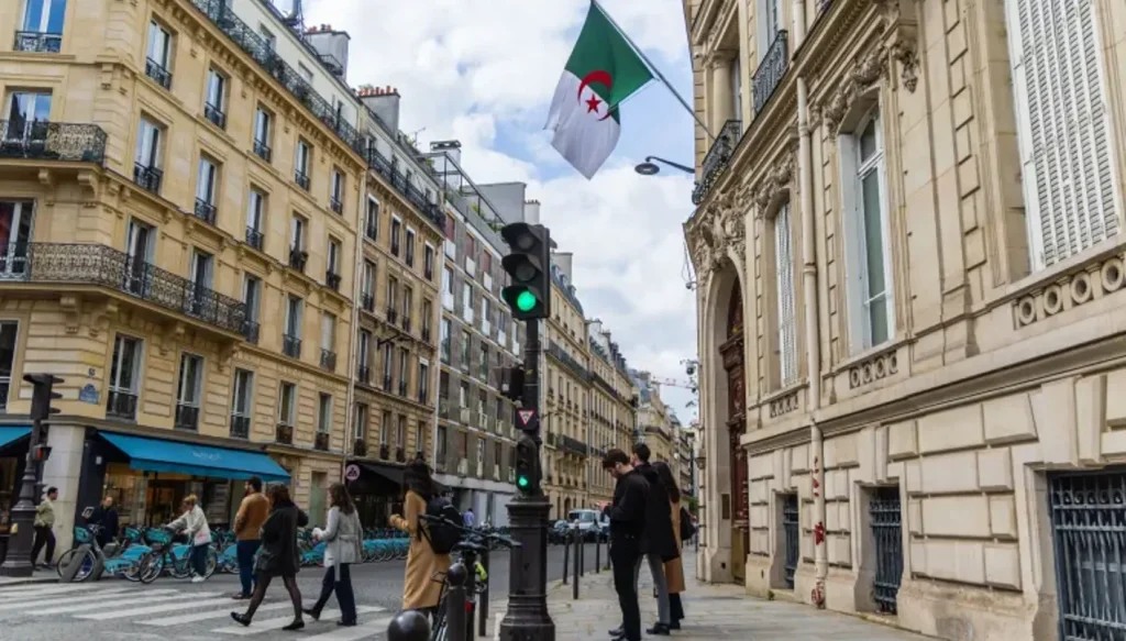 من المسؤول عن مشكلات الجالية الجزائرية في فرنسا؟