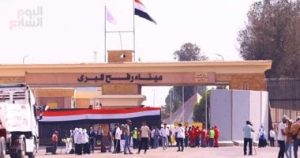 قوافل “زاد العزة” تواصل عبورها إلى قطاع غزة وسط تزايد عدد الشاحنات – اليوم السابع