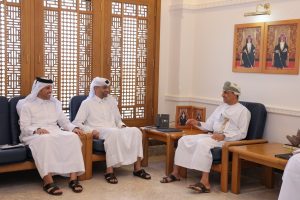 قطر وسلطنة عمان تبحثان تعزيز التعاون الثنائي في مجال العمل