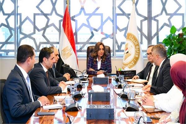 وزيرة التنمية المحلية توجه بتفعيل مبادرة الحد من الأكياس البلاستيكية بشرم الشيخ