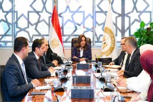 وزيرة التنمية المحلية توجه بتفعيل مبادرة الحد من الأكياس البلاستيكية بشرم الشيخ
