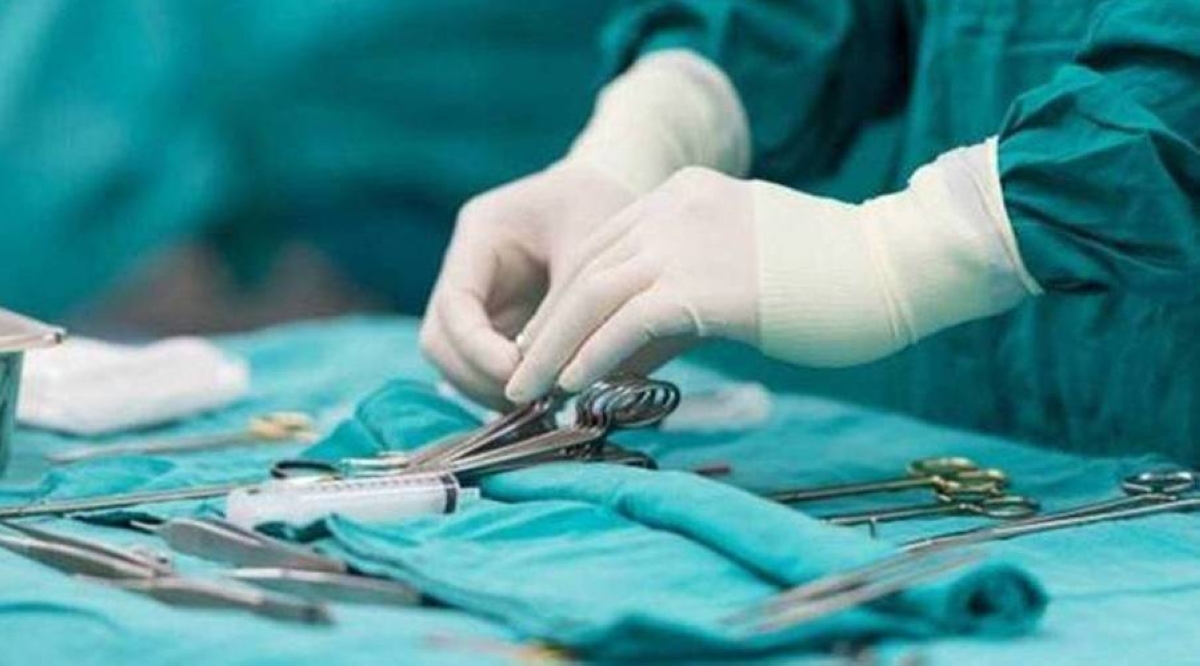 استئصال ورم ليفي بحجم خمسة أطفال من امرأة هندية