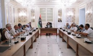Al-Menfi rencontre une délégation des notables de la côte ouest pour discuter de la situation sécuritaire et soutenir les efforts de désescalade
