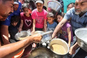 اقتصاديون حائزون على جائزة نوبل يطالبون نتنياهو بوقف احتلال غزة والتجويع القسري
