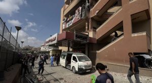 طبيبة أمريكية منعت من العودة إلى غزة: استهداف مستشفى ناصر متعمد