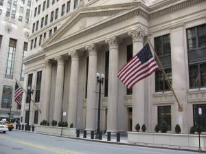من يحق له التصويت على أسعار الفائدة في الولايات المتحدة؟