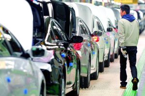 عمال “هيونداي” يبحثون الإضراب عن العمل