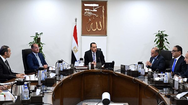 مدبولي يؤكد دعم الحكومة الكامل لجهود تطوير سوق رأس المال.. وعزام: البورصة ستتحرك خلال على مسارين متوازيين