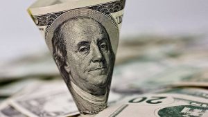 مفاجأة في سعر الدولار اليوم الأحد بعد قرار البنك المركزي
