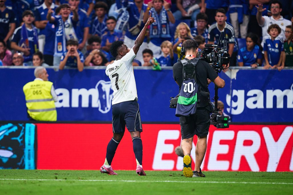 عنصرية وشتائم واستفزاز.. كواليس معركة فينيسيوس وجماهير أوفييدو