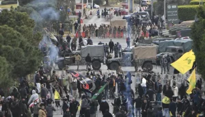 الاستعادة الخطيرة لشوارع 8 و14 آذار