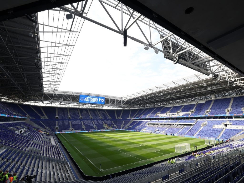 شاهد.. إيفرتون يختصر 4 سنوات في دقيقتين لاستعراض بناء ملعبه الجديد