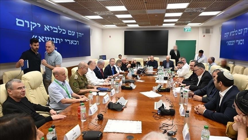 إسرائيل تنقل اجتماعات الحكومة والكابينت إلى مكان سري بعد اغتيالاتها في اليمن