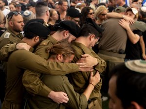 العثور على جثمان ضابط إسرائيلي انتحر بعد القتال في غزة