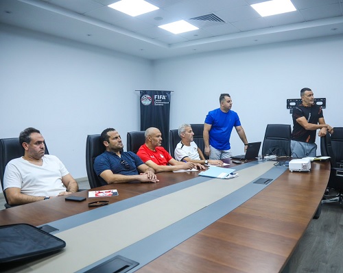 الحضري وفايز يجتمعان مع مدربي الحراس ومحللي الأداء