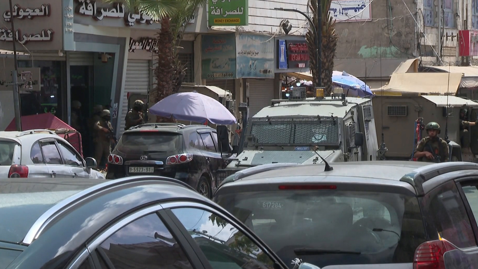 قوات الاحتلال تنسحب من رام الله بعد مداهمات ومواجهات