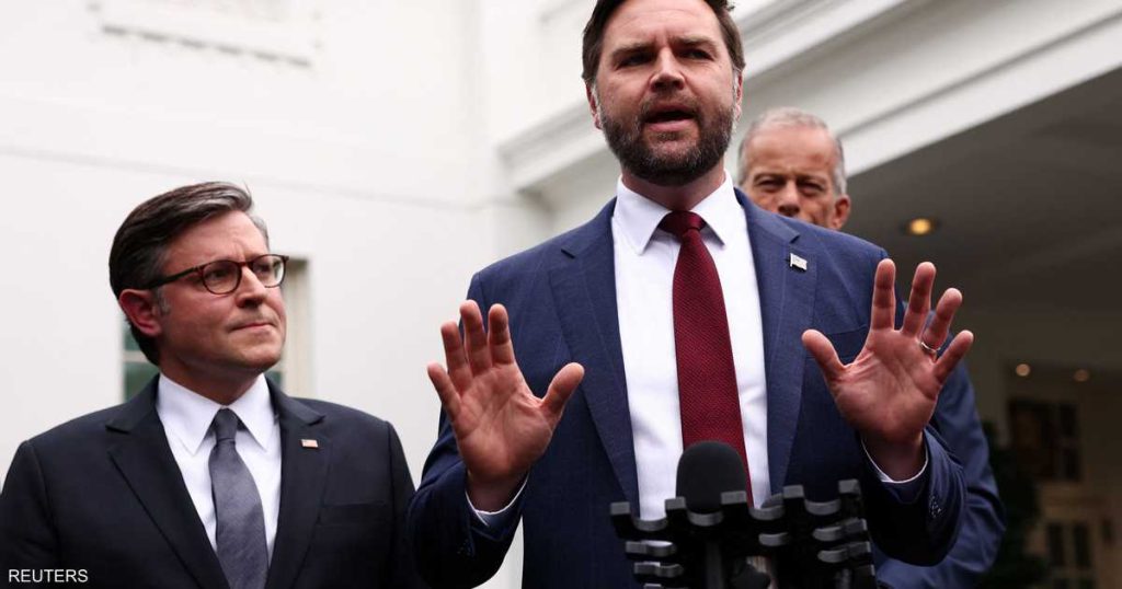 جاي دي فانس يحذّر من أن الحكومة الأميركية تتّجه نحو إغلاق ويحمّل المسؤولية للديموقراطيين