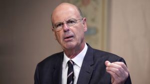 If the Prime Minister is Ousted.. French Finance Minister: Government Will Have to Make Budget Adjustments