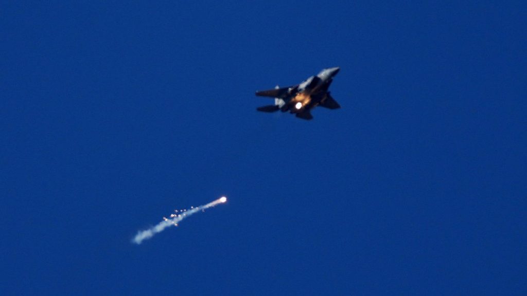 اليوم الـ698 للحرب على غزة: عشرات الضحايا بالقصف والمجاعة وإسرائيل تواصل الحشد العسكري