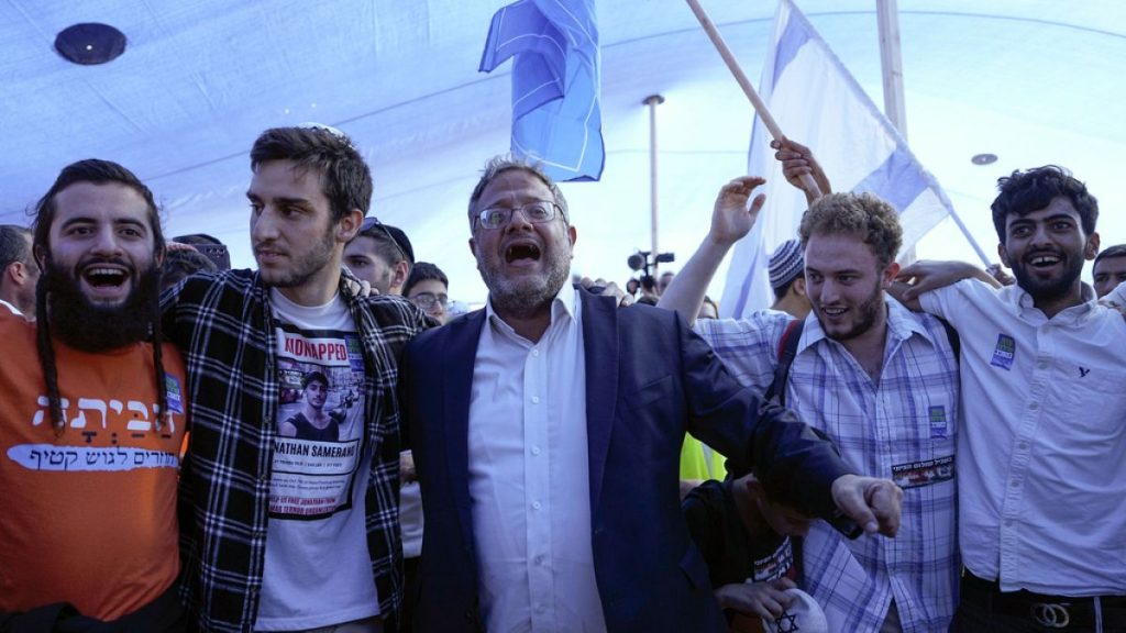 بن غفير يمنح سكان 5 بلدات إسرائيلية رخصًا لحمل الأسلحة النارية