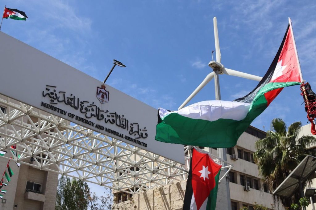 “الطاقة” : تركيب أنظمة طاقة شمسية بقدرة 3.6 كيلو واط لمنازل ذوي الشهداء