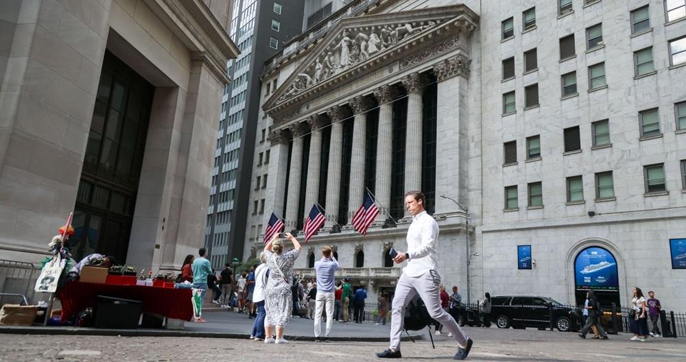 وول ستريت.. المستثمرون يقبلون على شراء أسهم التكنولوجيا | صحيفة الخليج