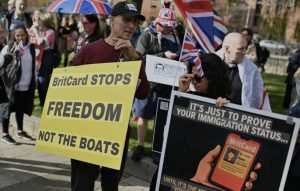 بريطانيا تشدد في منح الإقامة الدائمة للمهاجرين