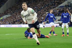 نونو اشبيريتو يبدأ مشواره مع وست هام بنقطة ثمينة