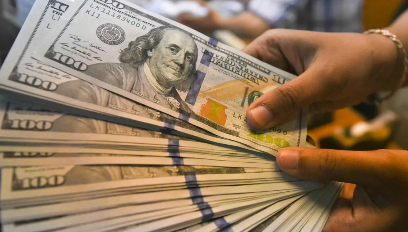 الدولار يترقب بيانات التوظيف… هل سيستمر استقراره؟