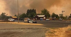 Incendie massif ravage une ville historique en Californie et force l'évacuation