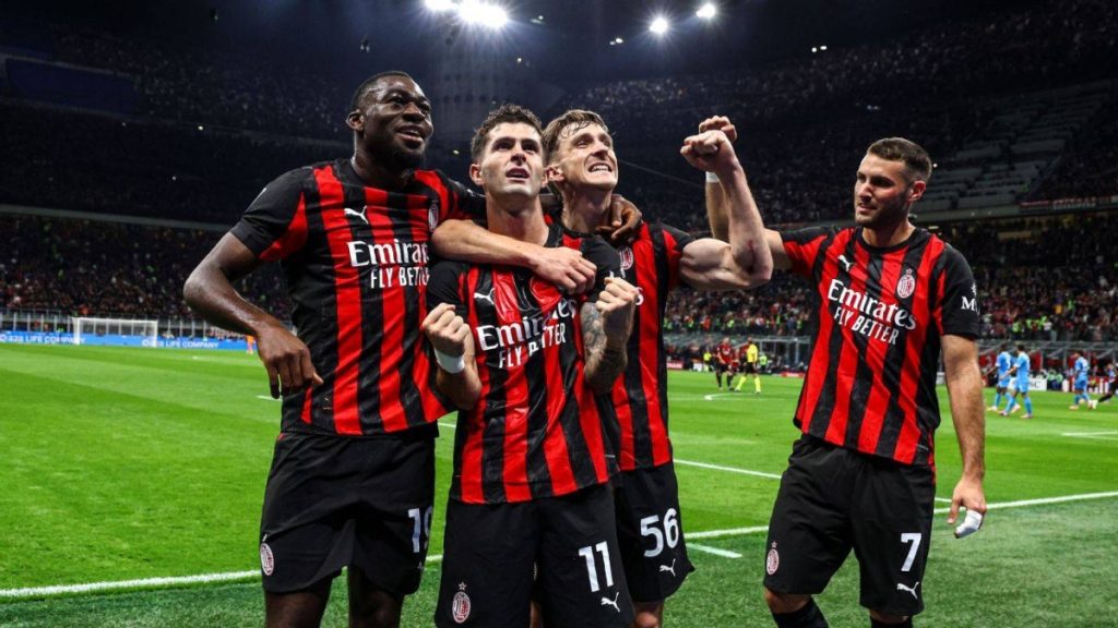 ميلان يهزم نابولي ويتصدر الدوري الإيطالي