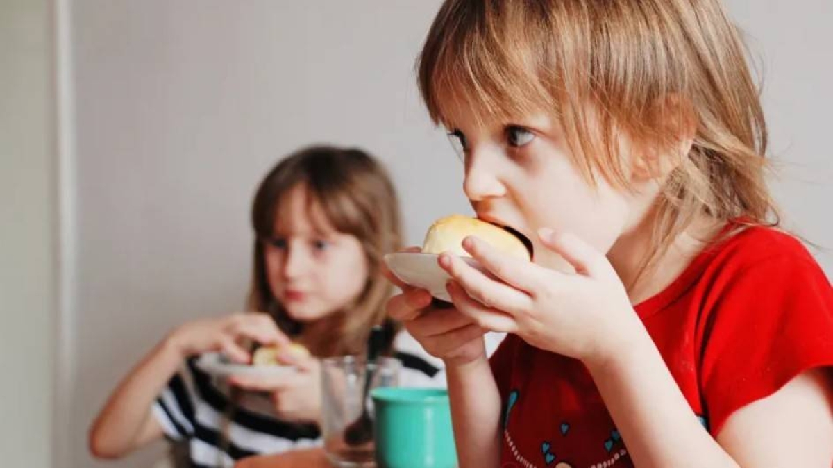 “عكاظ” تنشر لائحة الوجبات الغذائية المخصصة للأطفال في المنشآت التي تقدم الطعام خارج المنزل