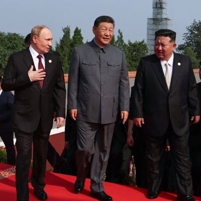 Xi organise un défilé militaire en présence de Poutine et Kim, Trump les accuse de conspirer contre nous - Al-Watan
