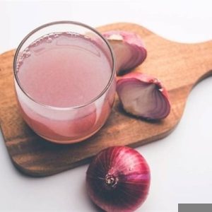 Les dangers de l'application de l'eau d'oignon sur les cheveux : ce qu'il faut savoir - Al-Watan