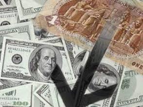 الدولار يتراجع أمام العملات الرئيسية وسط تقلبات السوق.