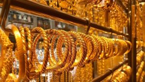 Gold Holds Gains Amid Expectations of US Interest Rate Cut
