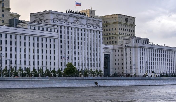 La Russie annonce le contrôle de deux villes dans l'est de l'Ukraine et l'abattage de 128 drones