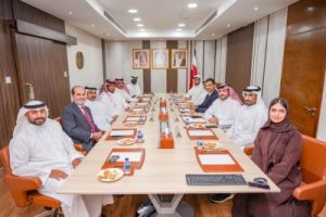 عيسى بن عبدالله يجتمع مع وزير شؤون البلديات والزراعة – الوطن