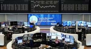 Les actions européennes clôturent en hausse grâce aux entreprises de défense ; le secteur des puces pèse sur le Nikkei