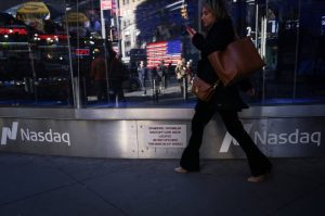 ستاندرد اند بورز وناسداك يصعدان بدفعة من ألفابت