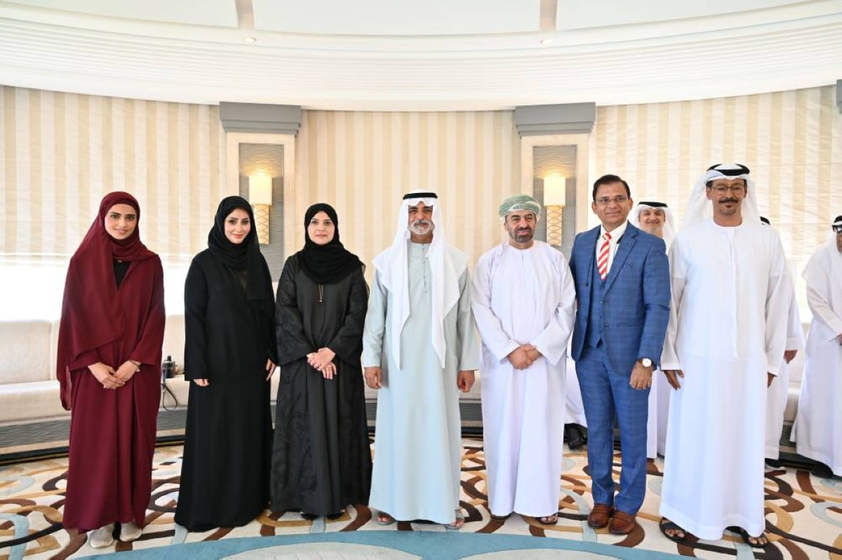 Nayhan ben Moubarak reçoit la délégation de la Fédération des Émirats de badminton