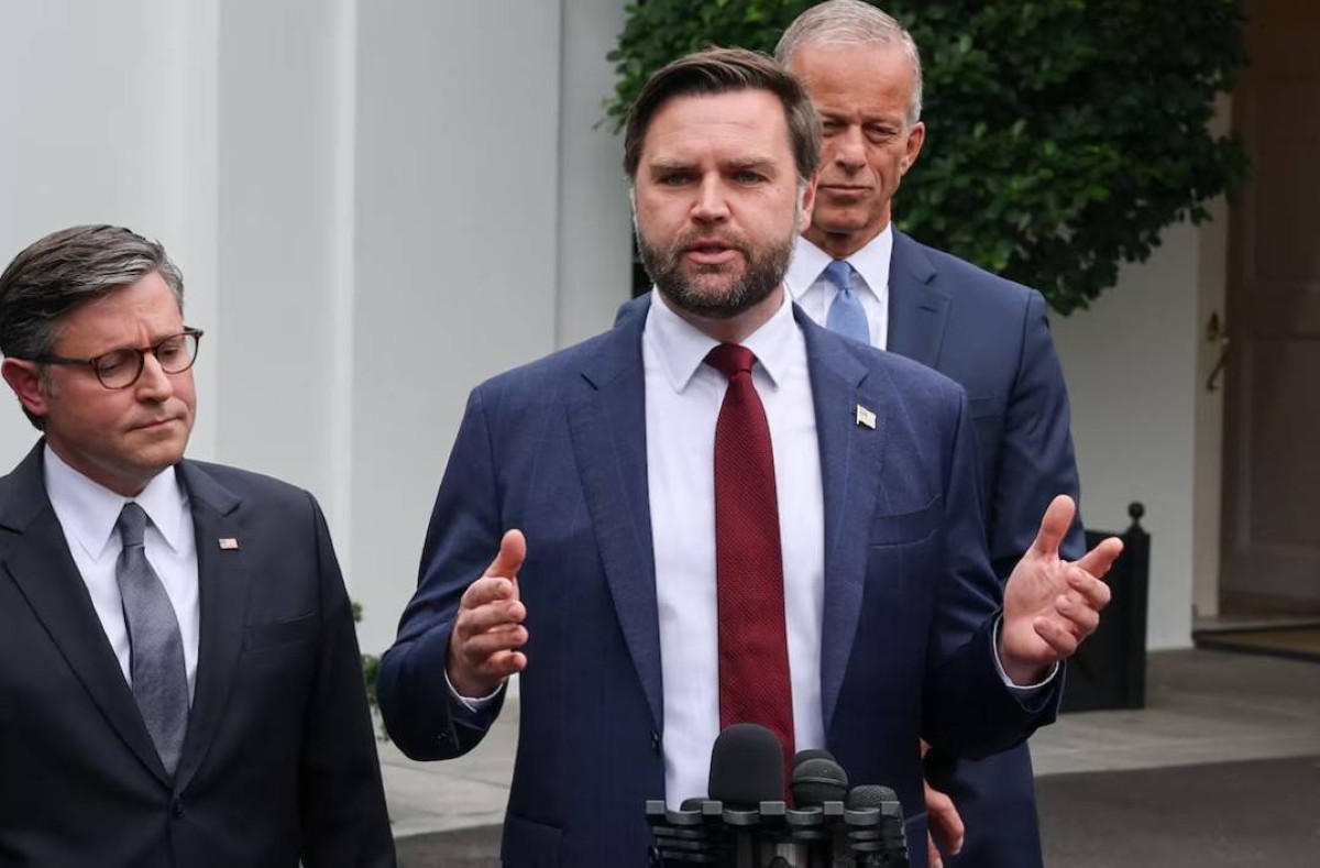 فانس: الحكومة الأمريكية في طريقها للإغلاق