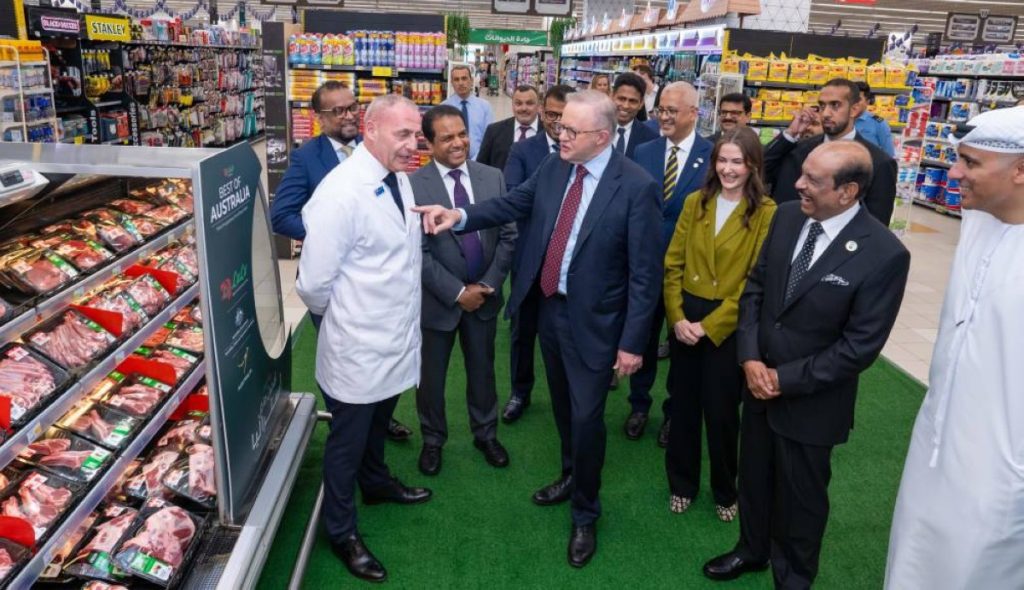 رئيس الوزراء الأسترالي يزور فرع لولو هايبرماركت في أبوظبي