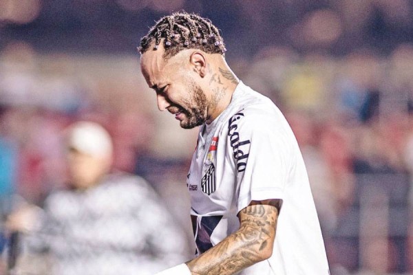 الإصابة تبعد نيمار عن الملاعب مجدداً