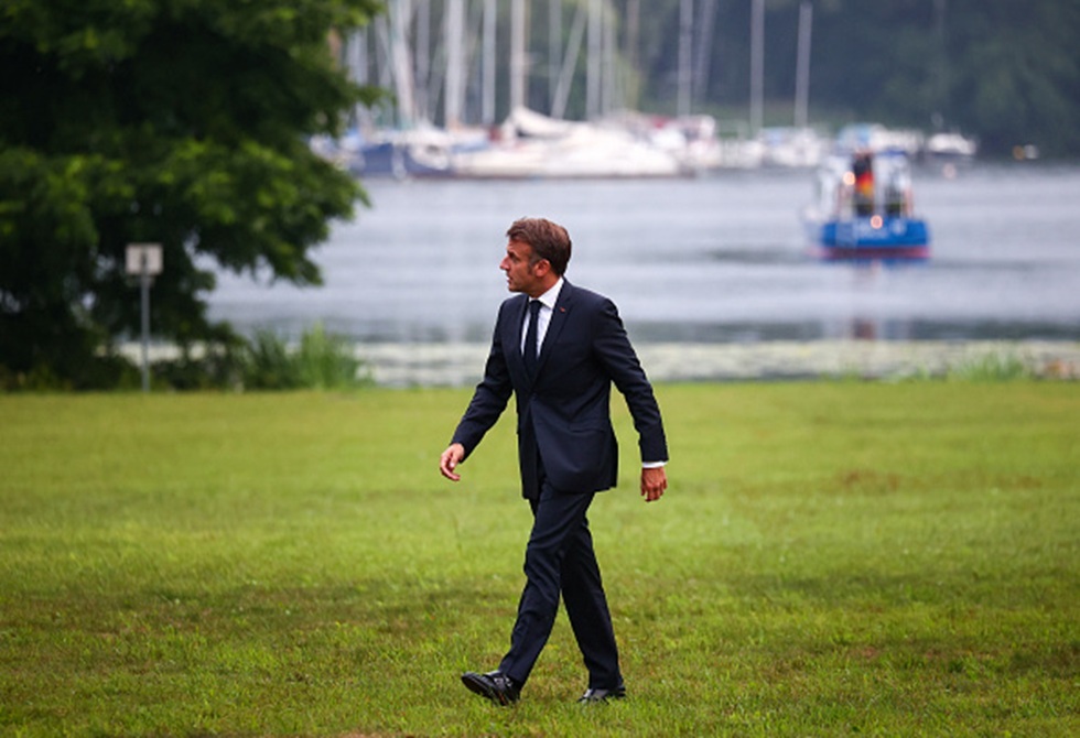 Pétition réclamant la démission de Macron pour son implication grave dans le conflit ukrainien