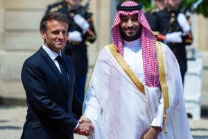 بن سلمان لماكرون: نؤكد موقفنا الداعي لوقف فوري للحرب في غزة وإدانتنا أي إجراءات تقوض حل الدولتين